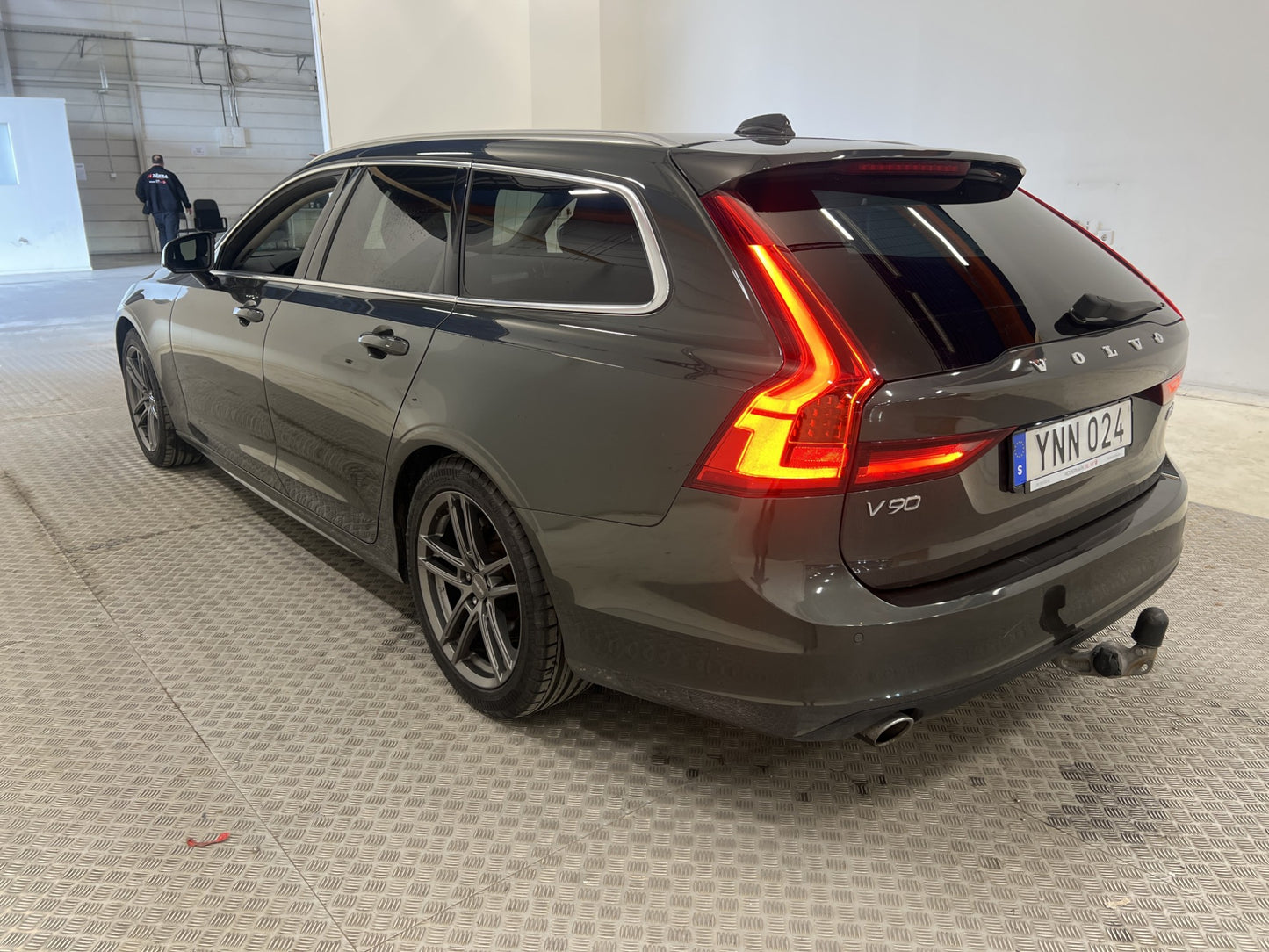 Volvo V90 D3 AWD Advanced Edition VOC Värmare Drag CarPlay