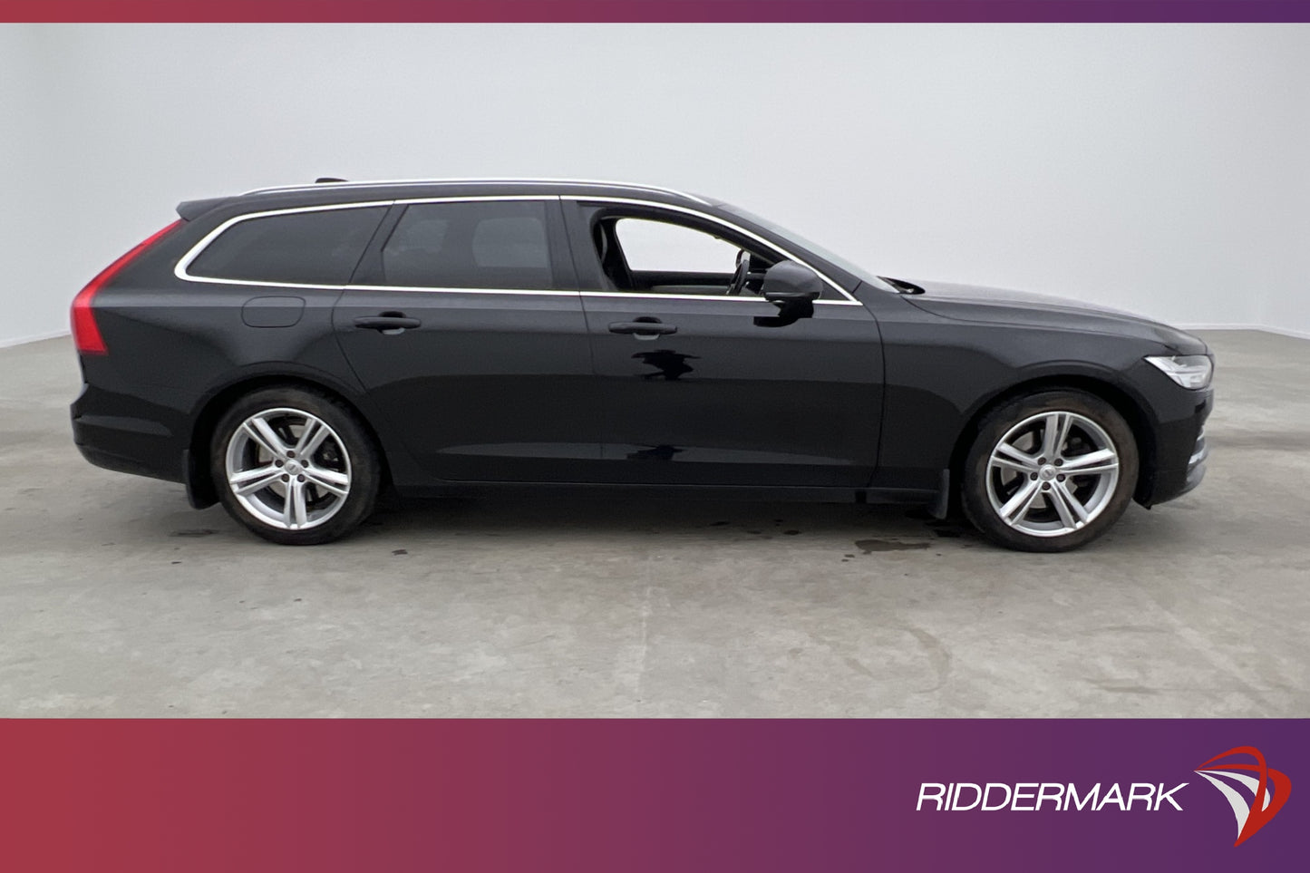 Volvo V90 D5 AWD Advanced VOC Värm Navi BLIS CarPlay Drag