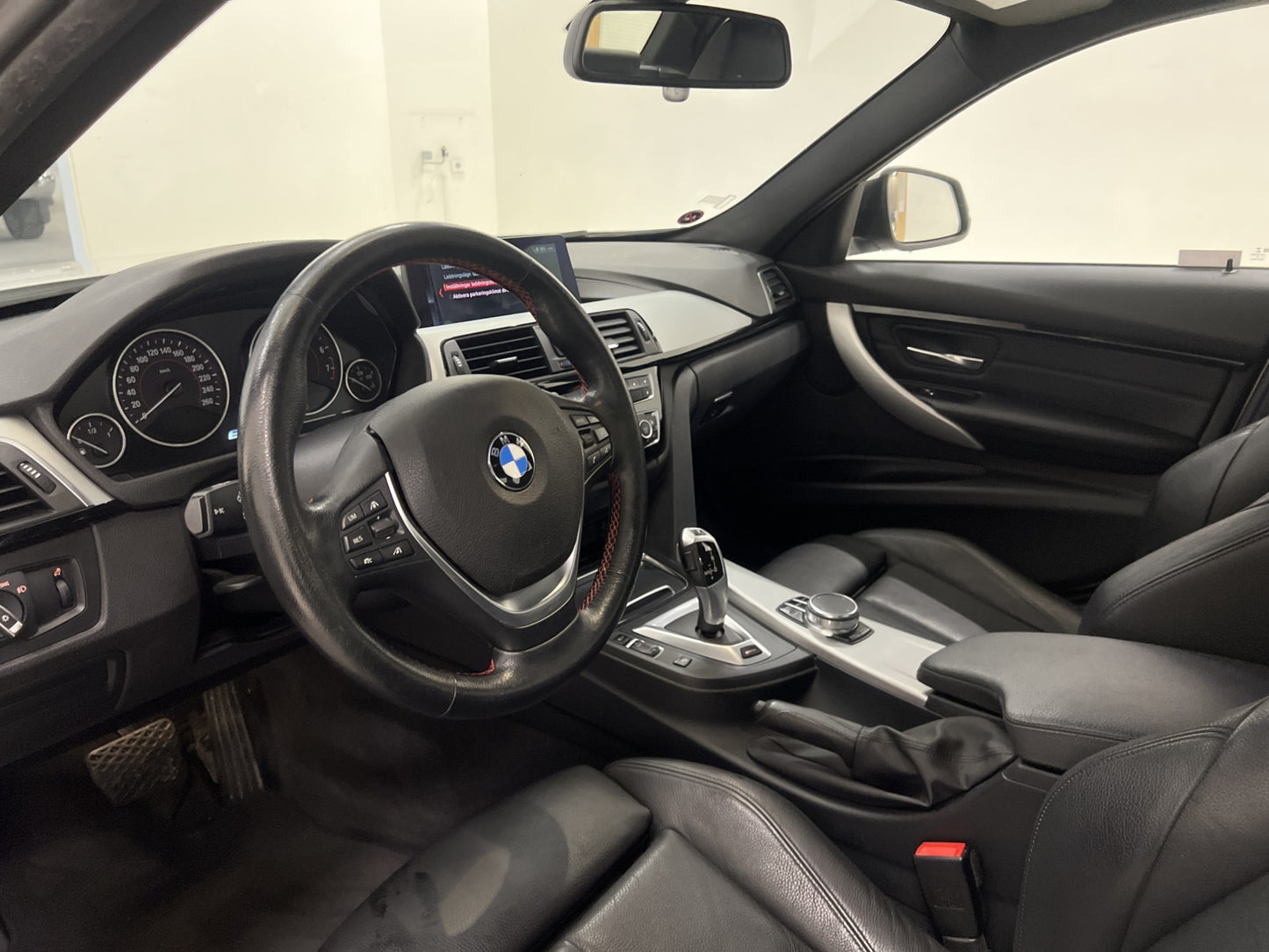 BMW 330e Sedan 252hk Sport line GPS Skinn Rattvärm 0,19l/mil