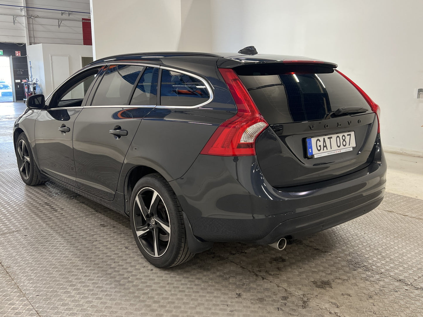 Volvo V60 D2 120hk Momentum VOC Värmare Navi BLIS Sensorer