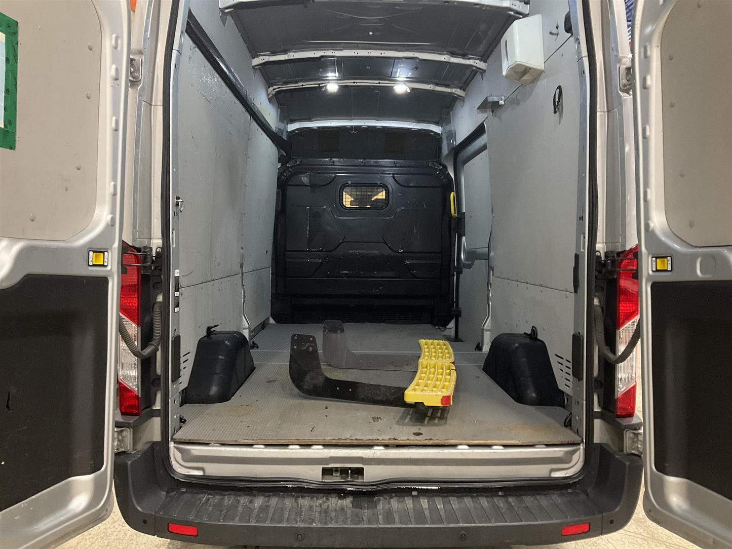 Ford Transit 350 L2H3 2.0 Värmare B-Kamera 1-Brukare Moms