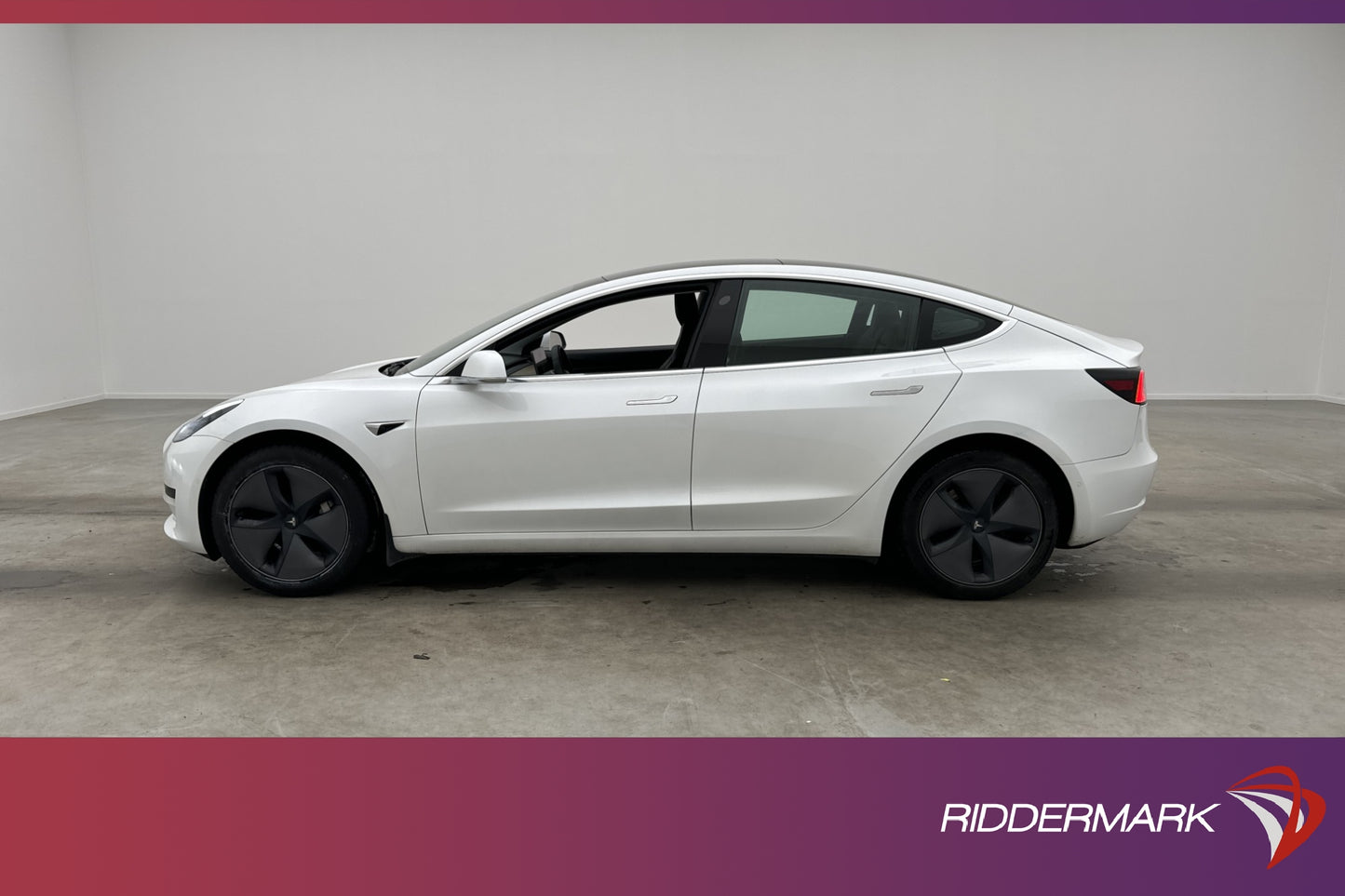 Tesla Model 3 Standard Range Plus 258hk AP Pano Svensksåld