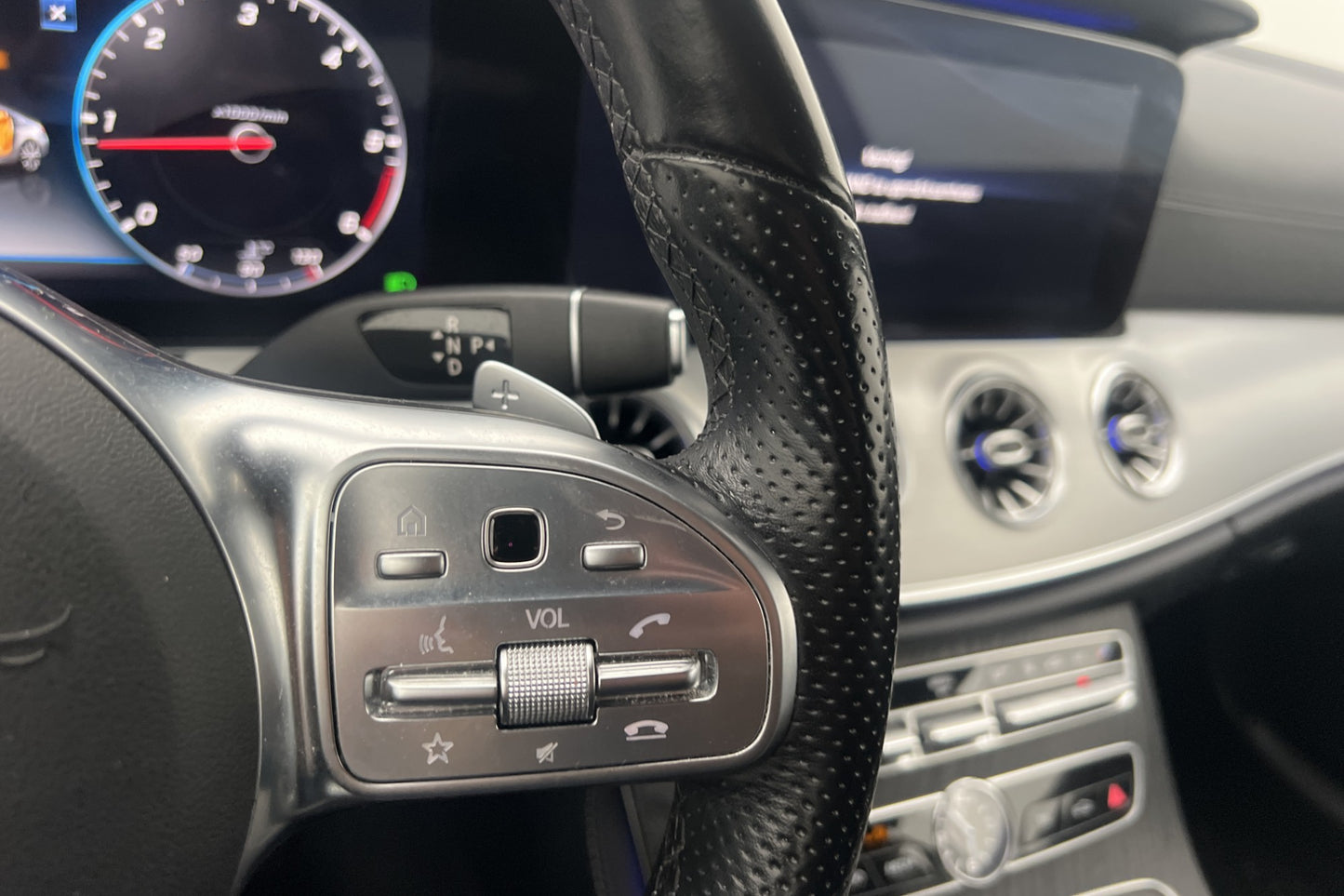 Mercedes-Benz E 220 Coupé 4M AMG Widescreen Burmester Pano