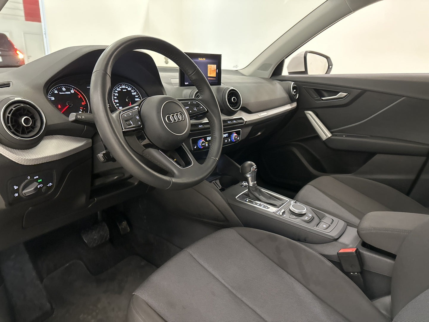 Audi Q2 35 TFSI 150hk Proline Sensorer CarPlay Välservad