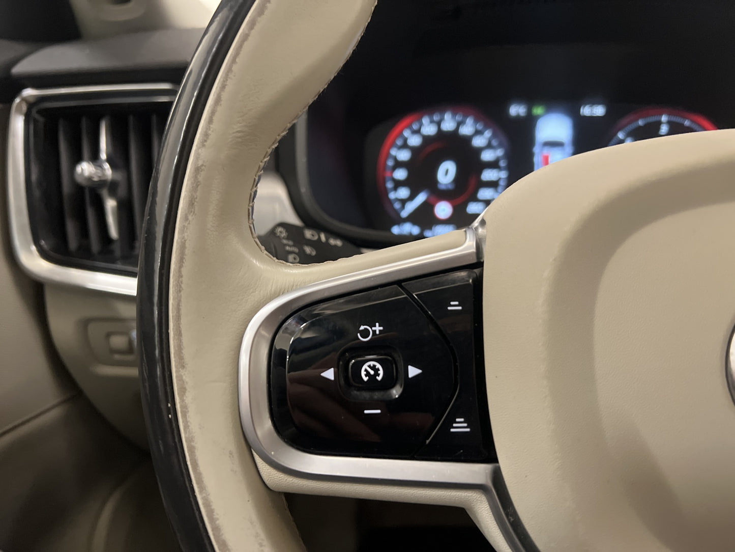 Volvo V90 D3 Advanced VOC Värm HUD Kamera BLIS Keyless Drag