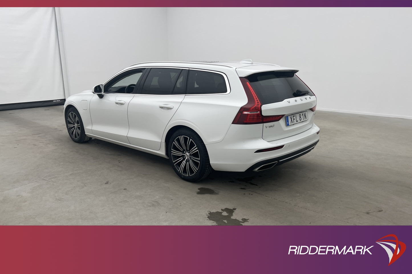 Volvo V60 T8 AWD Inscription Pano VOC Värm Orrefors Välserv