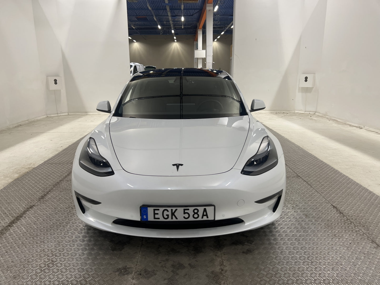 Tesla Model 3 Performance AWD 513hk Svensksåld Autopilot