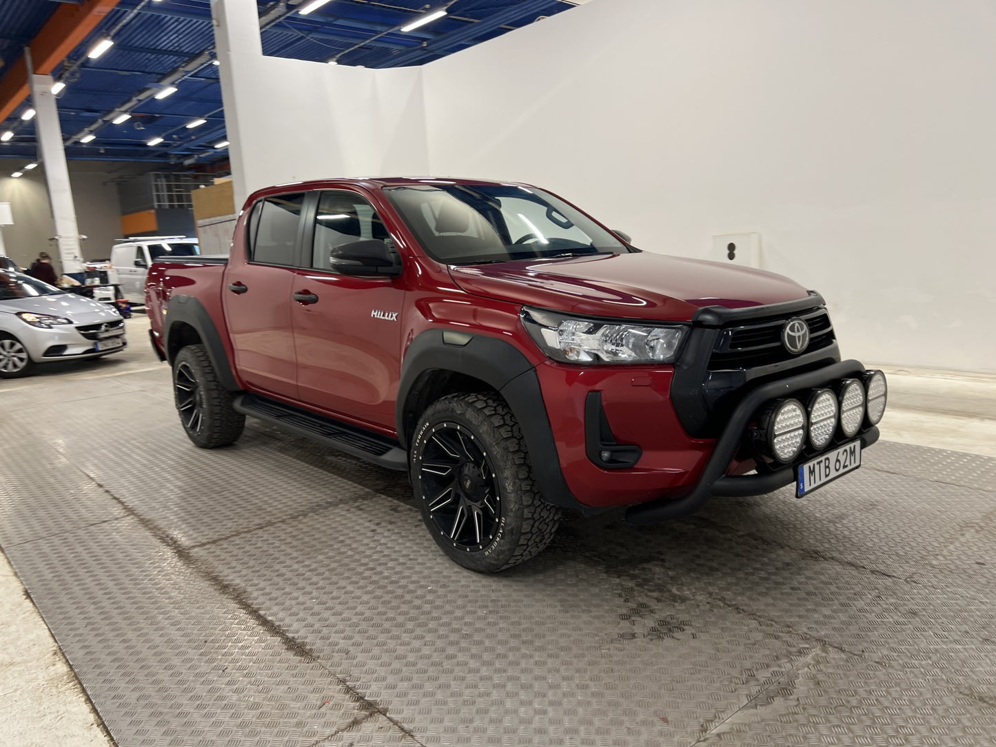 Toyota Hilux Invincible 2.8 4WD Värmare Drag Diff STUK Moms