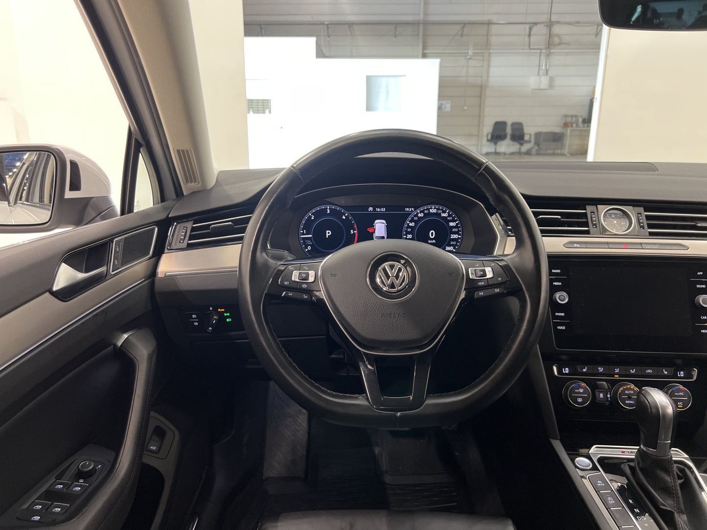 Volkswagen Passat 4M 190hk R-Line Cockpit Värmare Drag BLIS