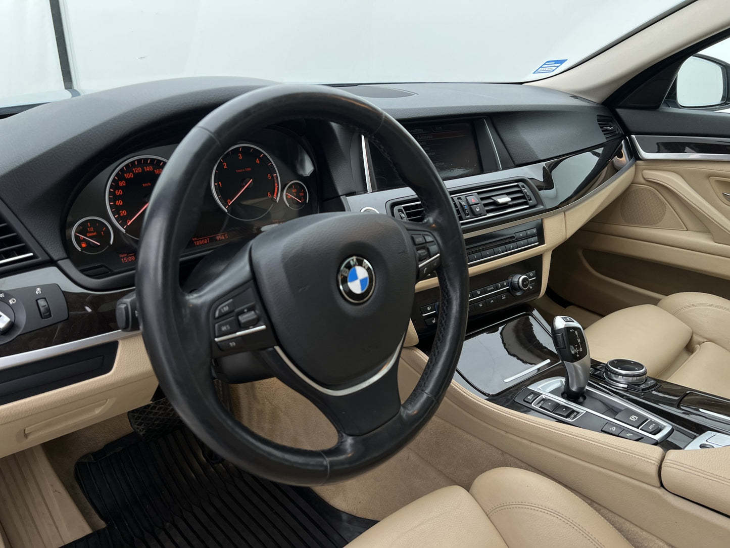 BMW 530 d xDrive Sedan 258hk Pano HUD Navi Skinn Sensorer