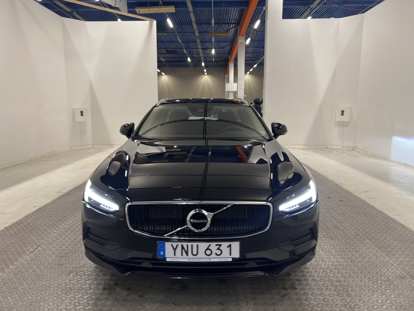 Volvo V90 T4 190hk Momentum VOC Värmare Navi P-sensorer