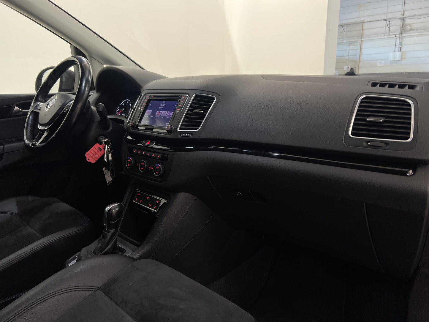 Volkswagen Sharan 4M Premium D-värm 7sits B-kamera CarPlay