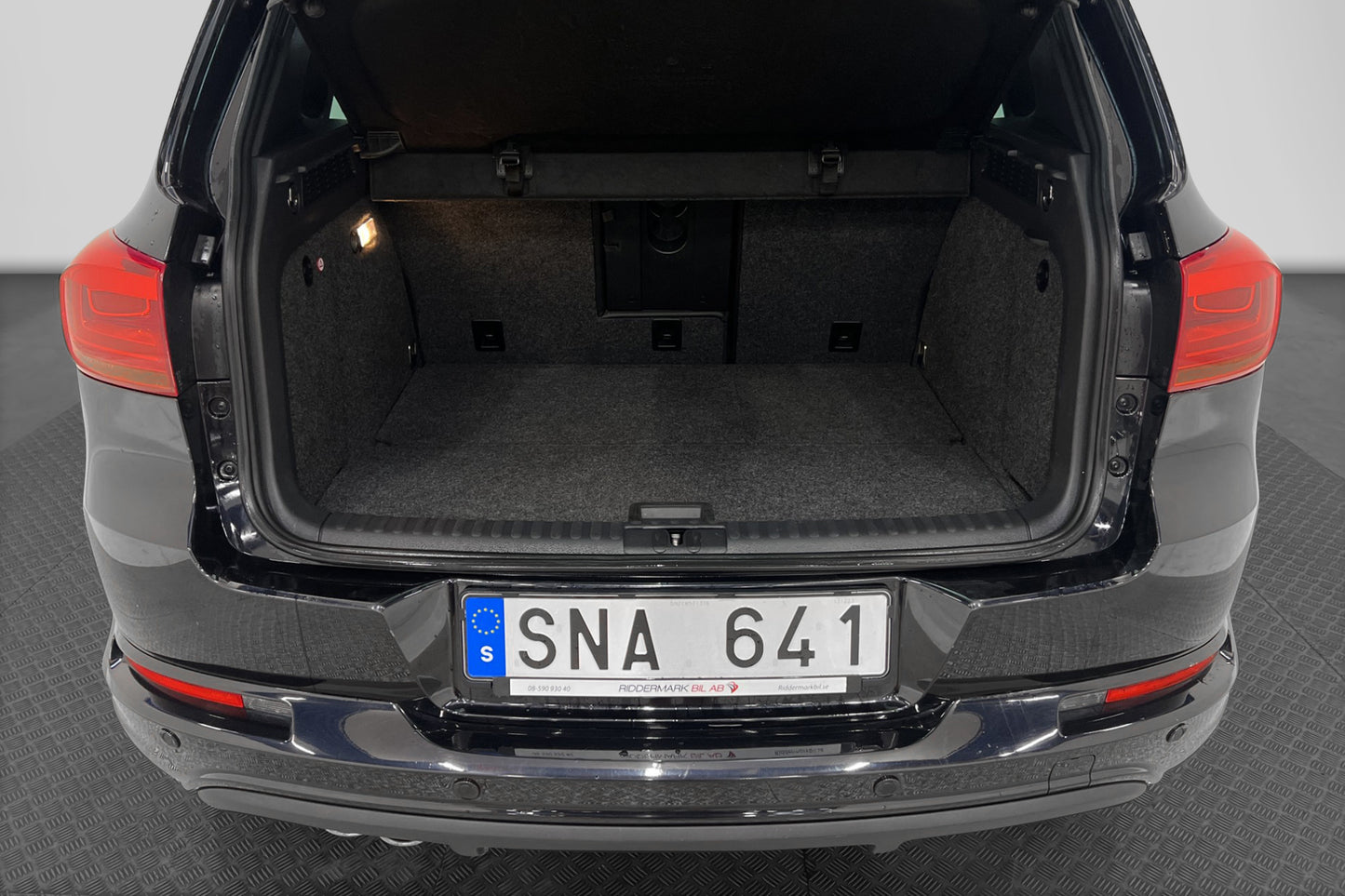 Volkswagen Tiguan 2.0 TDI 177hk 4M R-Line D-Värm Pano Skinn