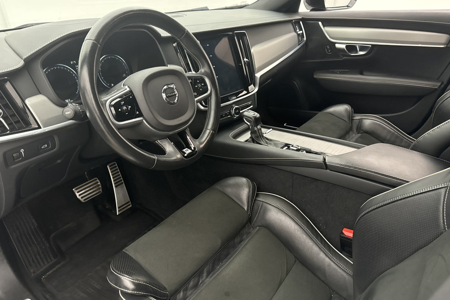 Volvo V90 T5 250hk R-Design VOC P-Värmare H/K 360° Navi Drag