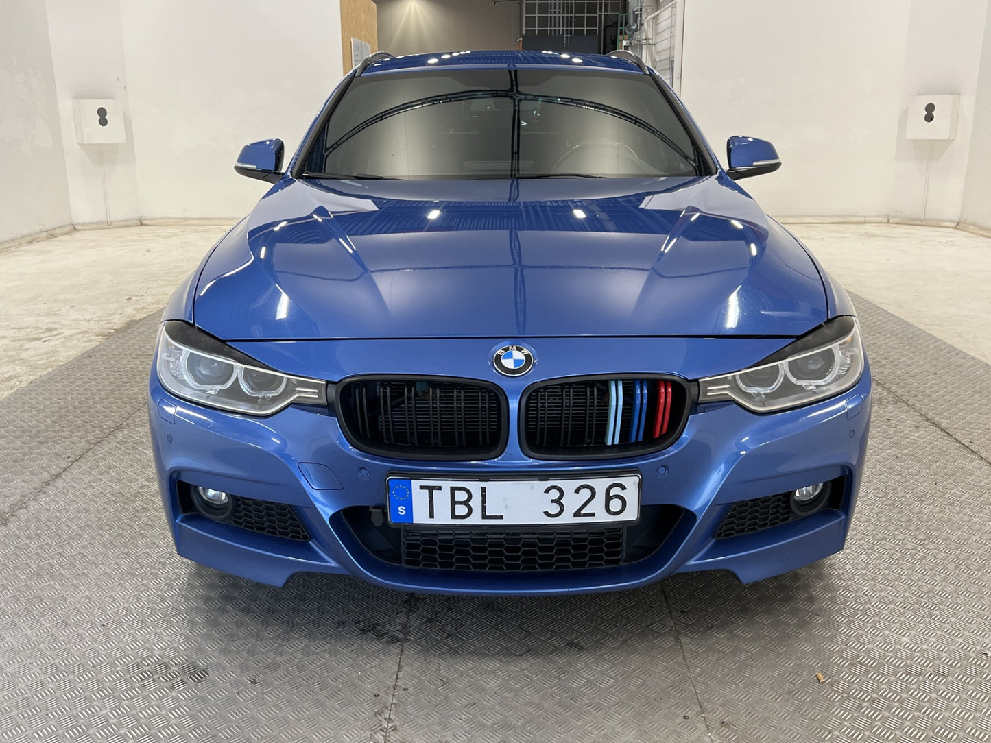 BMW 330d xDrive 258hk M-Sport Skinn Värmare Kamera Drag Navi