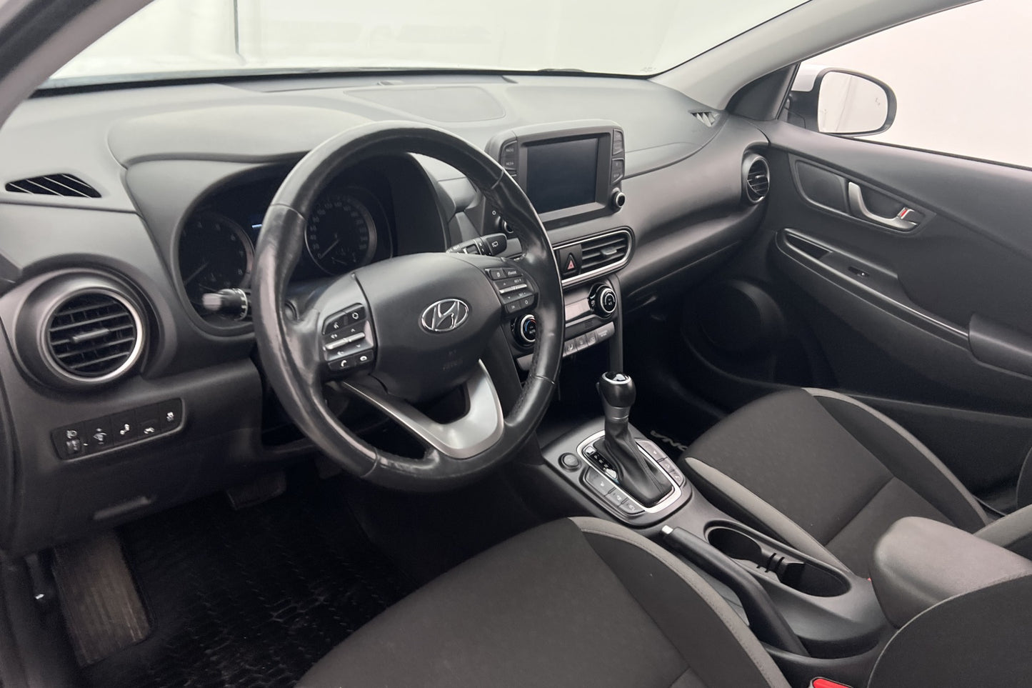 Hyundai Kona 1.6 T-GDI 177hk Trend Kamera CarPlay Välservad