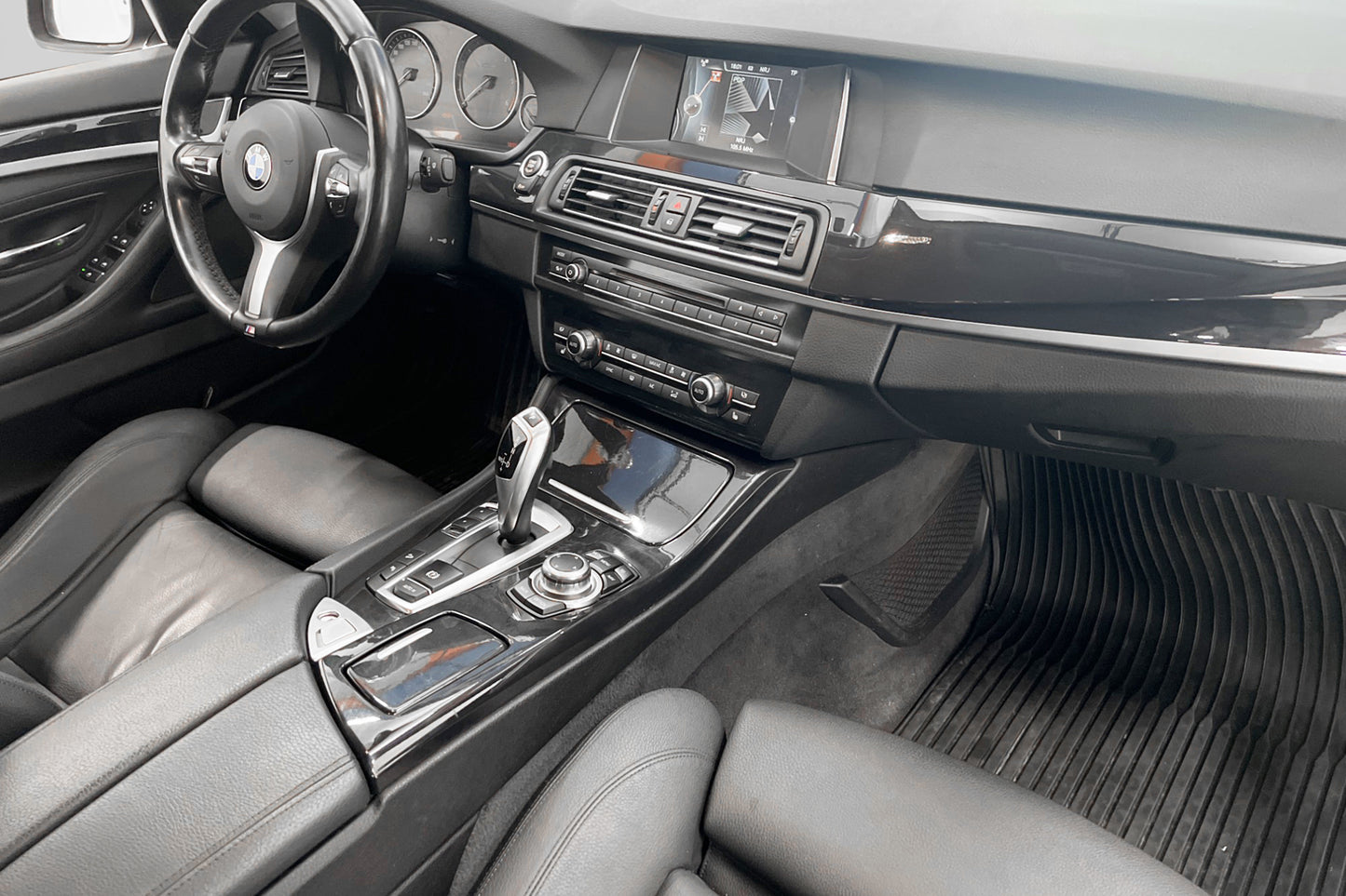 BMW 520d xDrive 190hk Skinnklädsel M-Ratt Nyservad