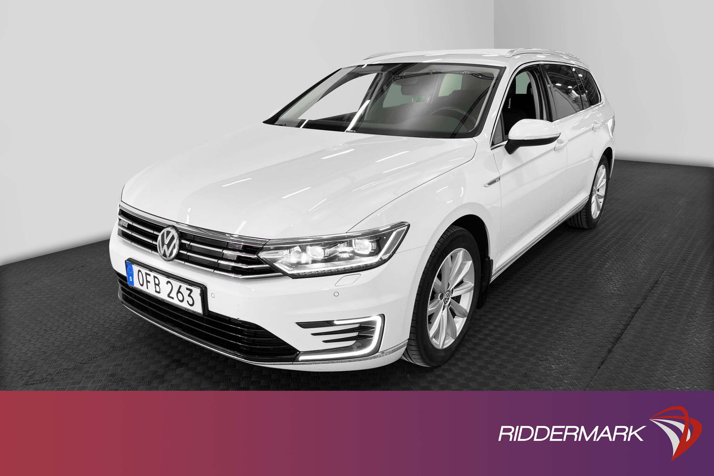 Volkswagen Passat GTE 218HK Värmare Halvskinn Drag B-kamera