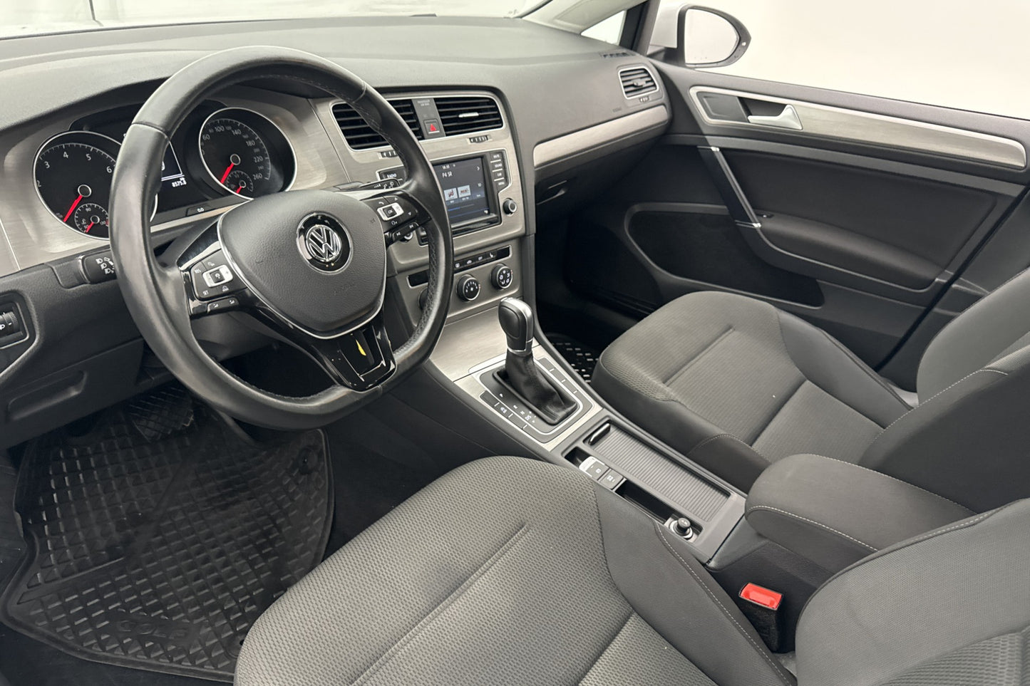 Volkswagen Golf 1.2 TSI 110hk Style Kamera CarPlay Drag MOMS