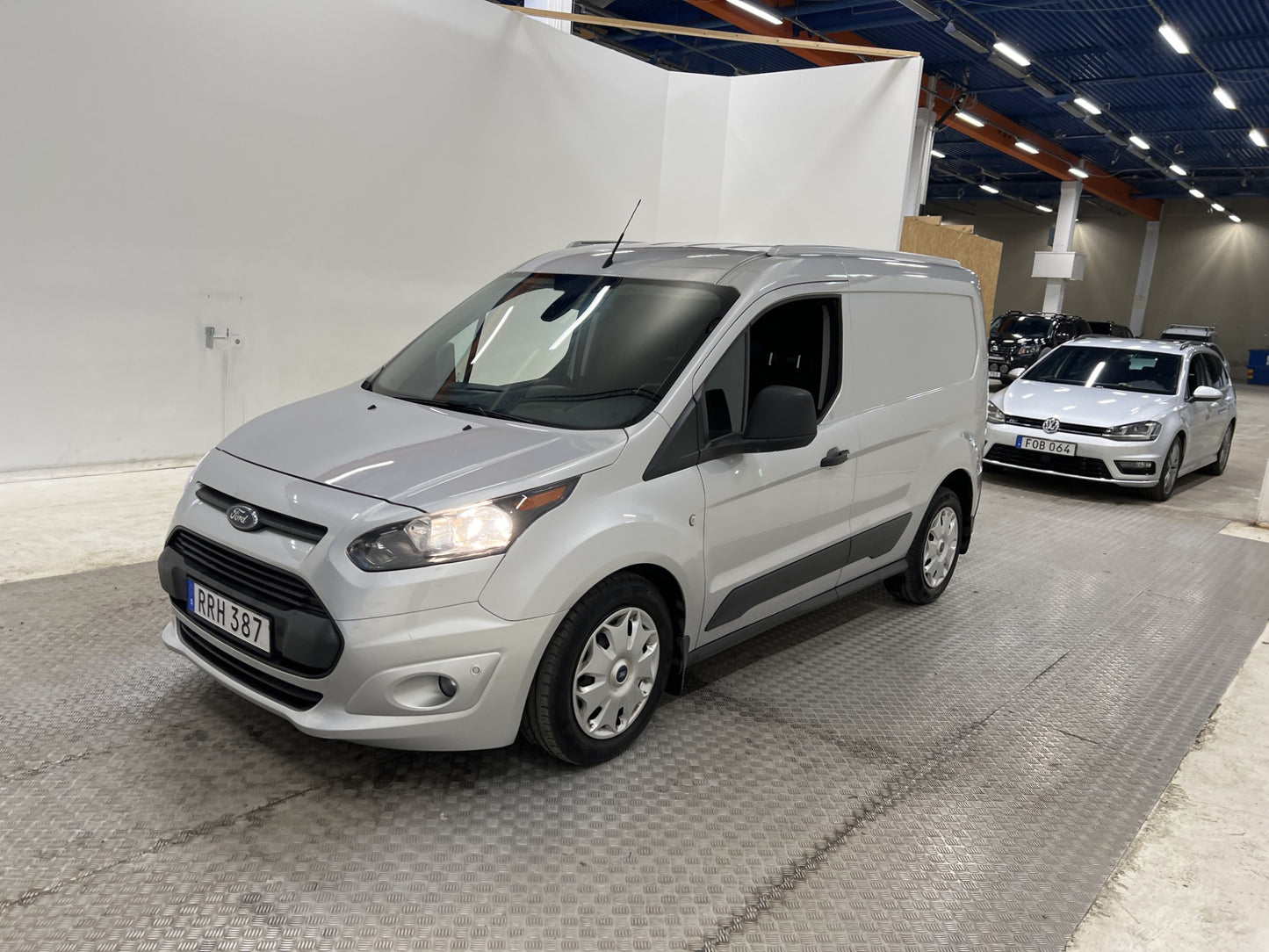 Ford Transit Connect 100hk Värmare Drag B-Kamera Nyservad