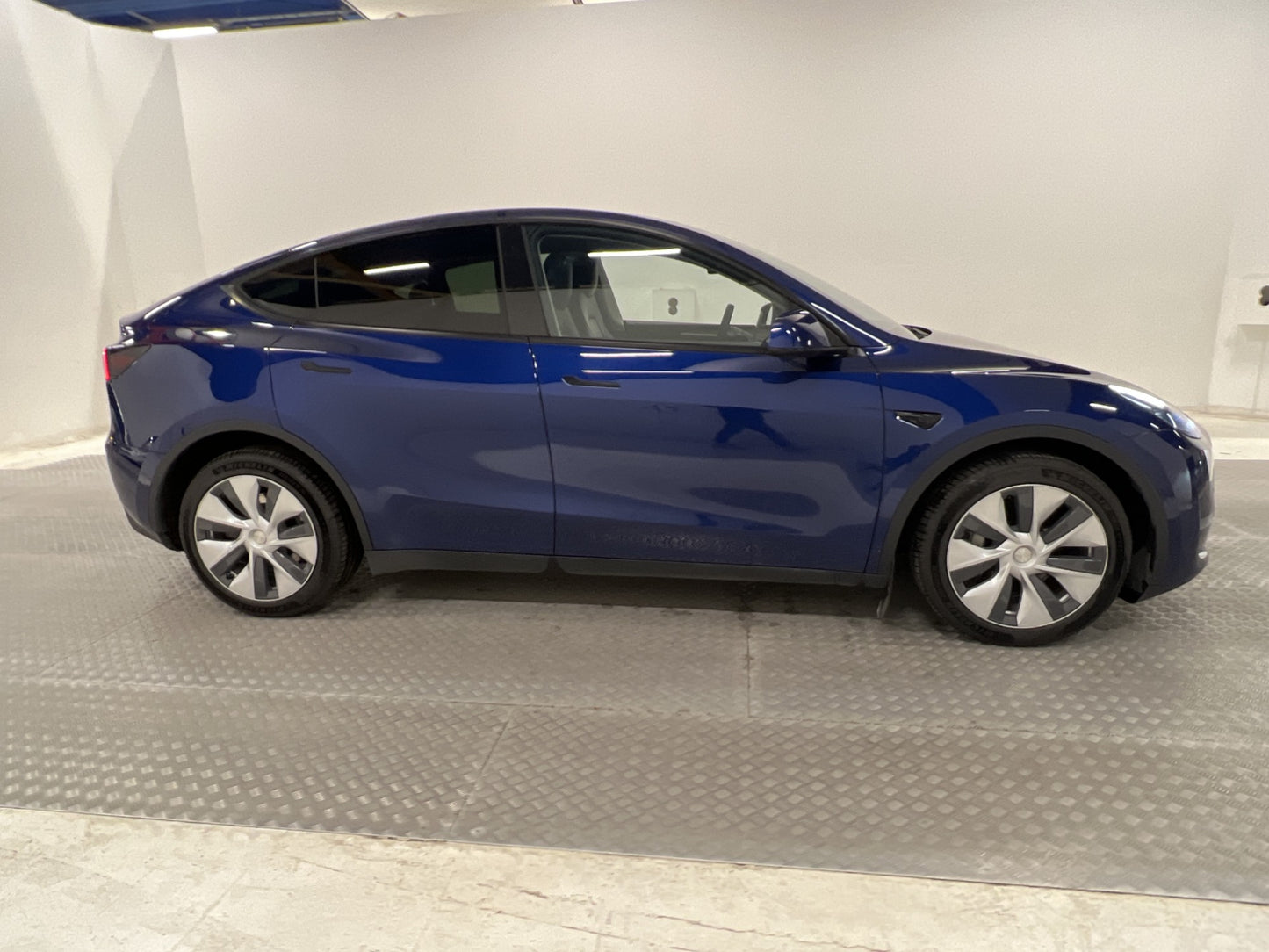 Tesla Model Y Long Range AWD 345hk Svensksåld Rattvärme