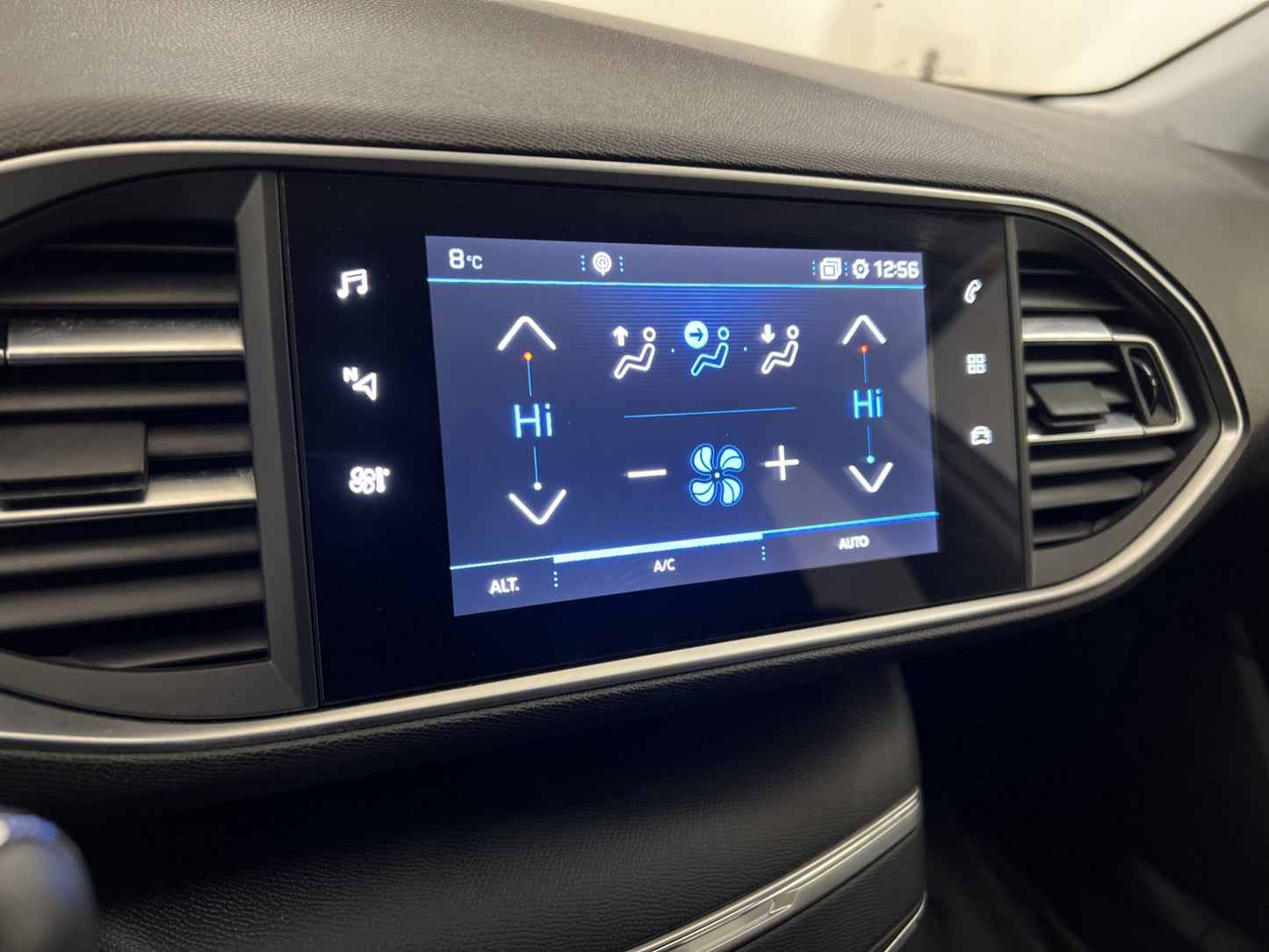 Peugeot 308 1.2 e-THP 130hk Allure Kamera Halvskinn CarPlay