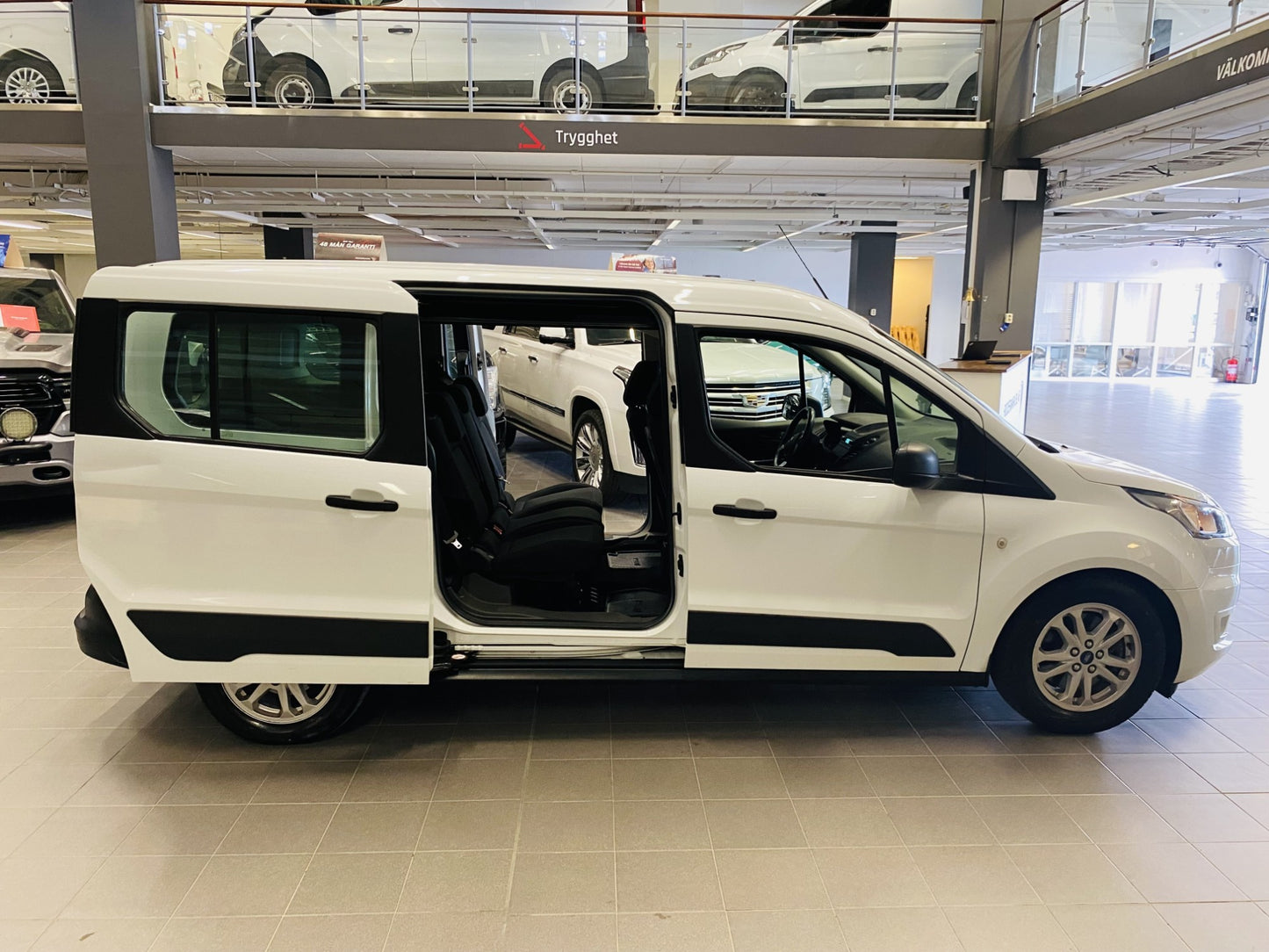 Ford Grand Tourneo Connect 100hk Värmare Drag 5-Sits Moms