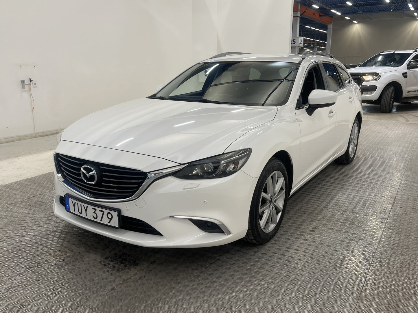 Mazda 6 Wagon 2.0 165 hk P-sensorer Dragkrok Navi Låg skatt