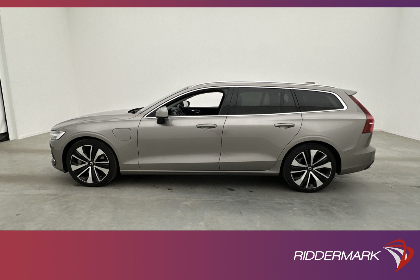 Volvo V60 T8 AWD Recharge Inscription VOC Värm Navi Orrefors