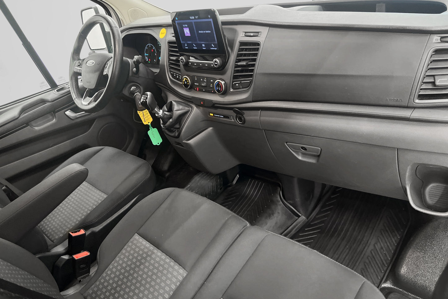 Ford Tourneo Custom L2 Sync3 9-Sits Värmare Dragkrok Moms