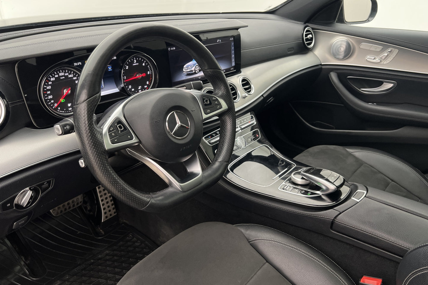 Mercedes-Benz E 220 T d 4M AMG Pano Värm Burm CarPlay Drag